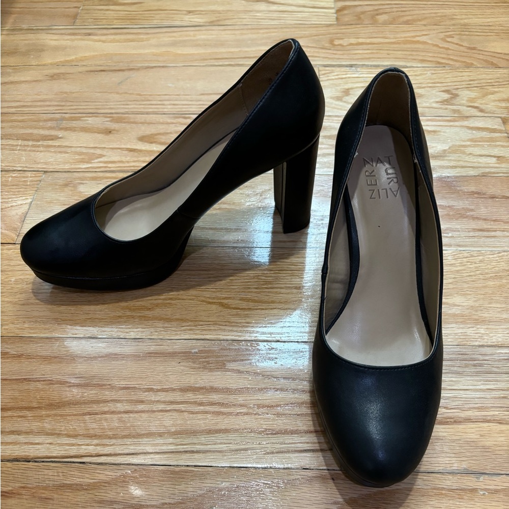 Naturalizer Berlin Pumps: Black / Worn Once